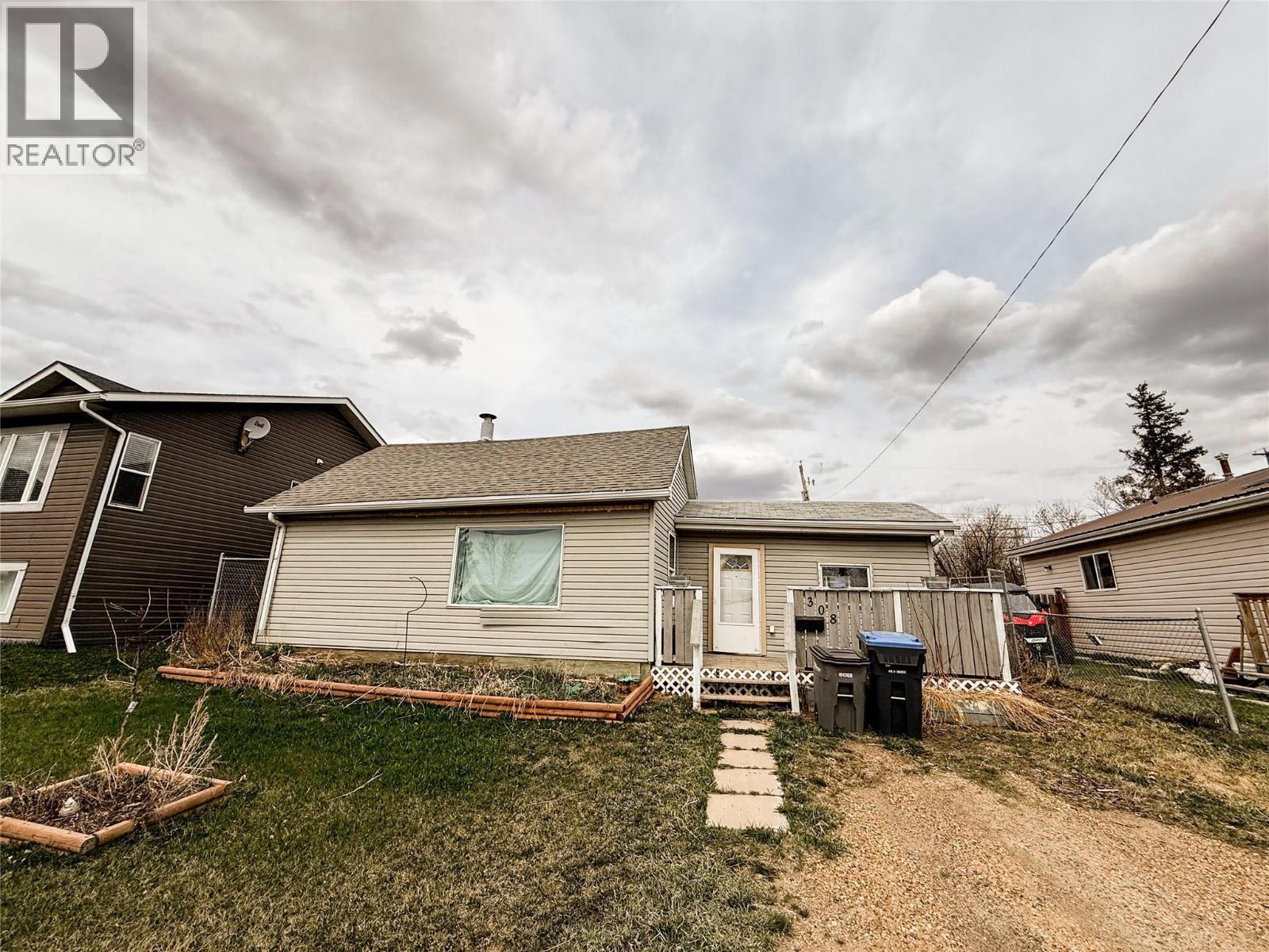 308 100a Avenue Property Photo 1