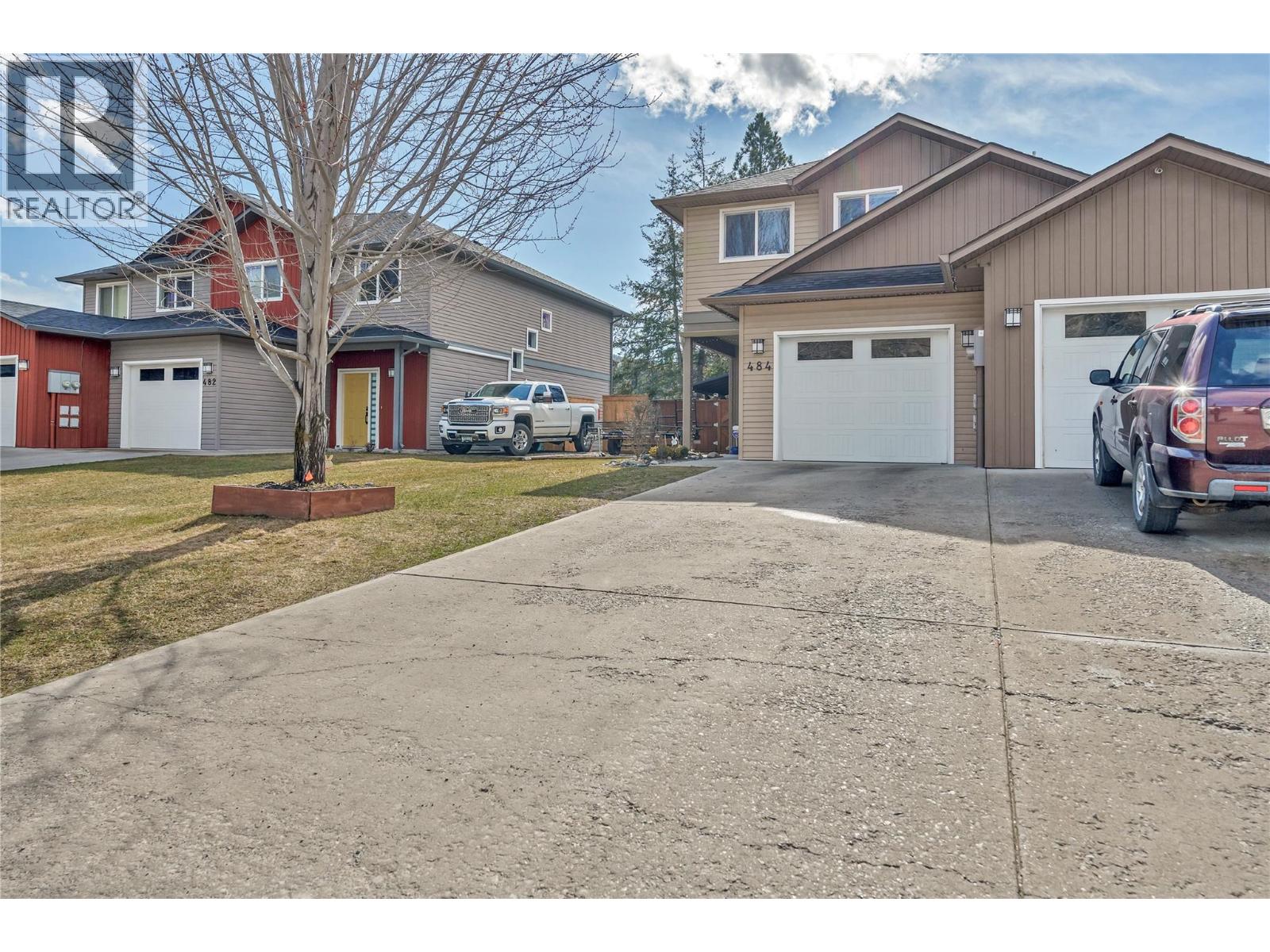 484 Similkameen Avenue Property Photo 2