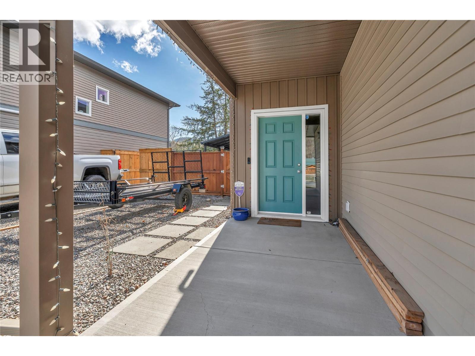 484 Similkameen Avenue Property Photo 3