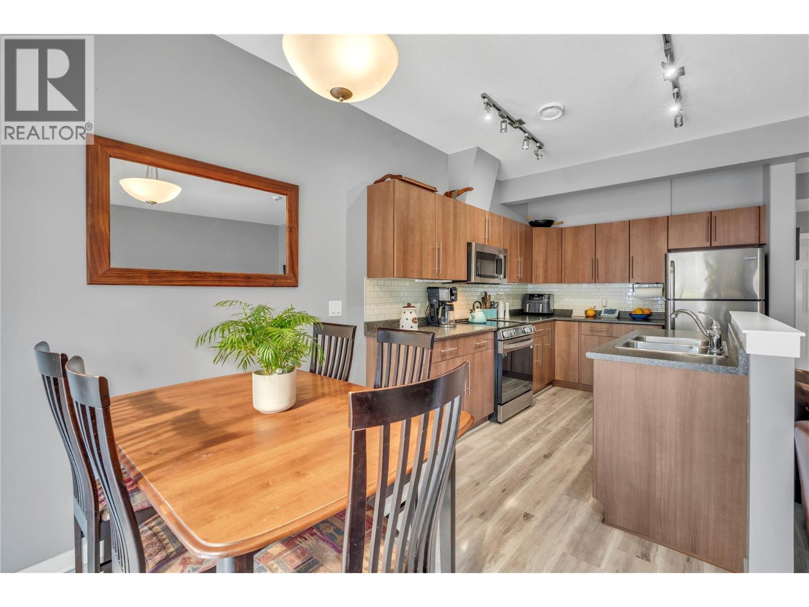 484 Similkameen Avenue Property Photo 12