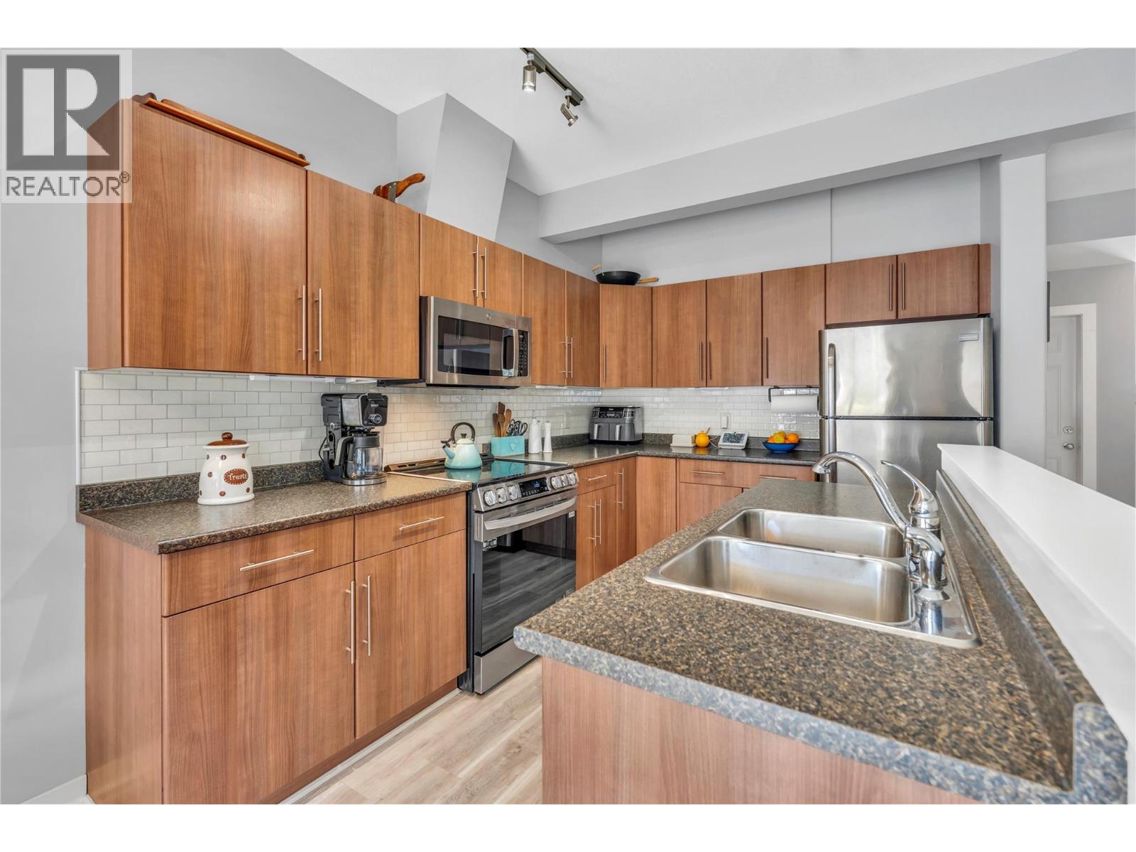 484 Similkameen Avenue Property Photo 13