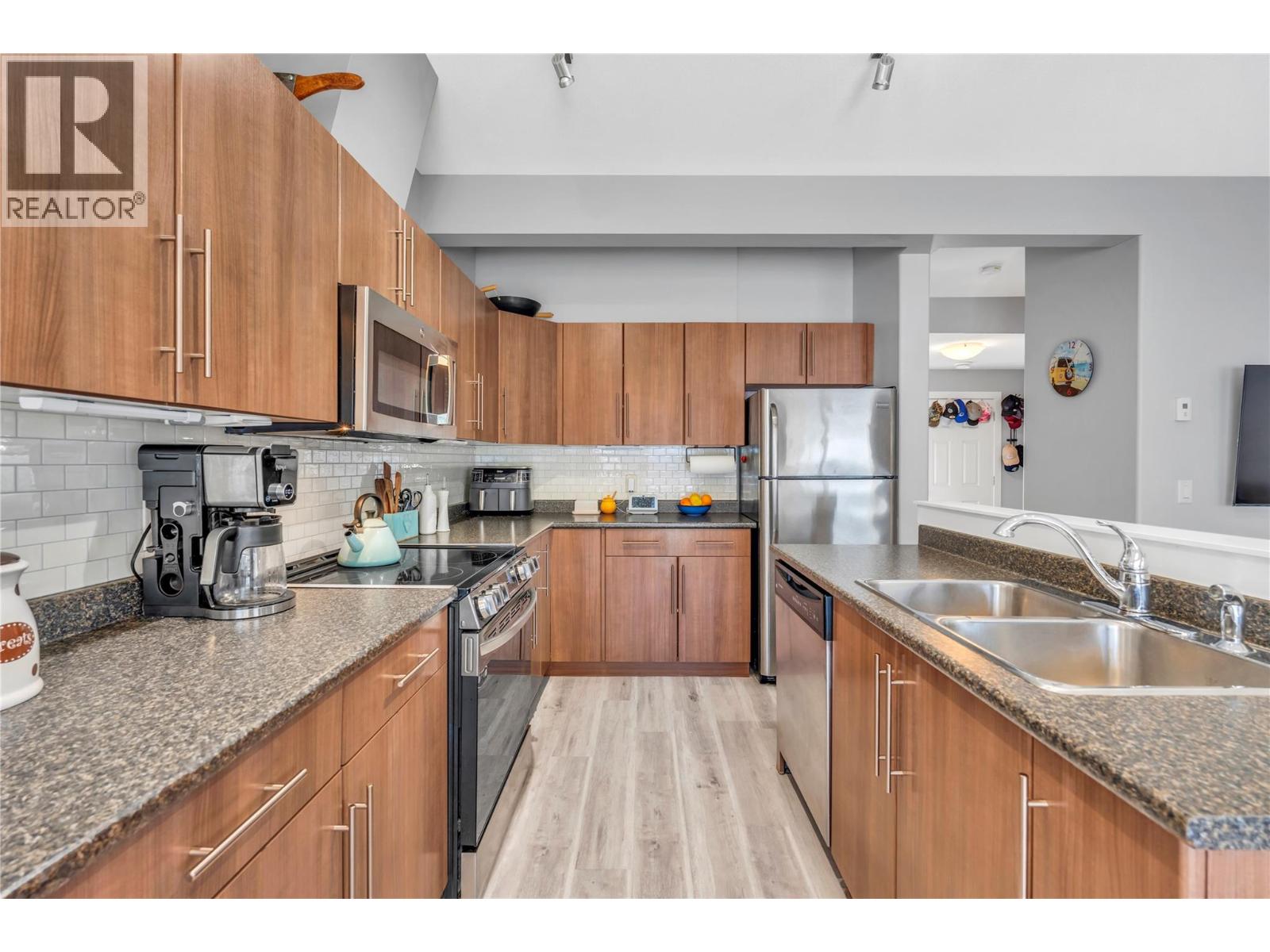 484 Similkameen Avenue Property Photo 14