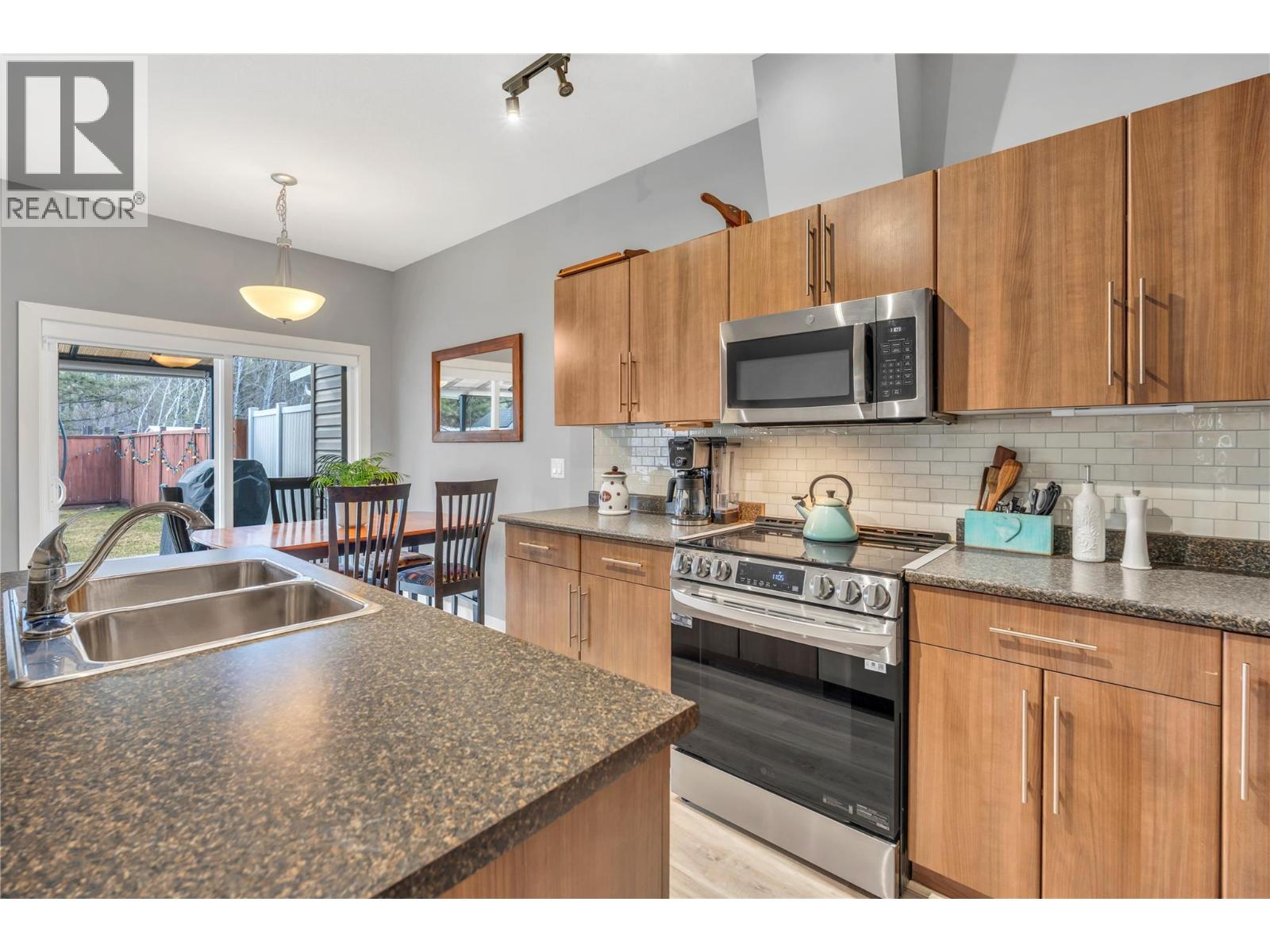 484 Similkameen Avenue Property Photo 16