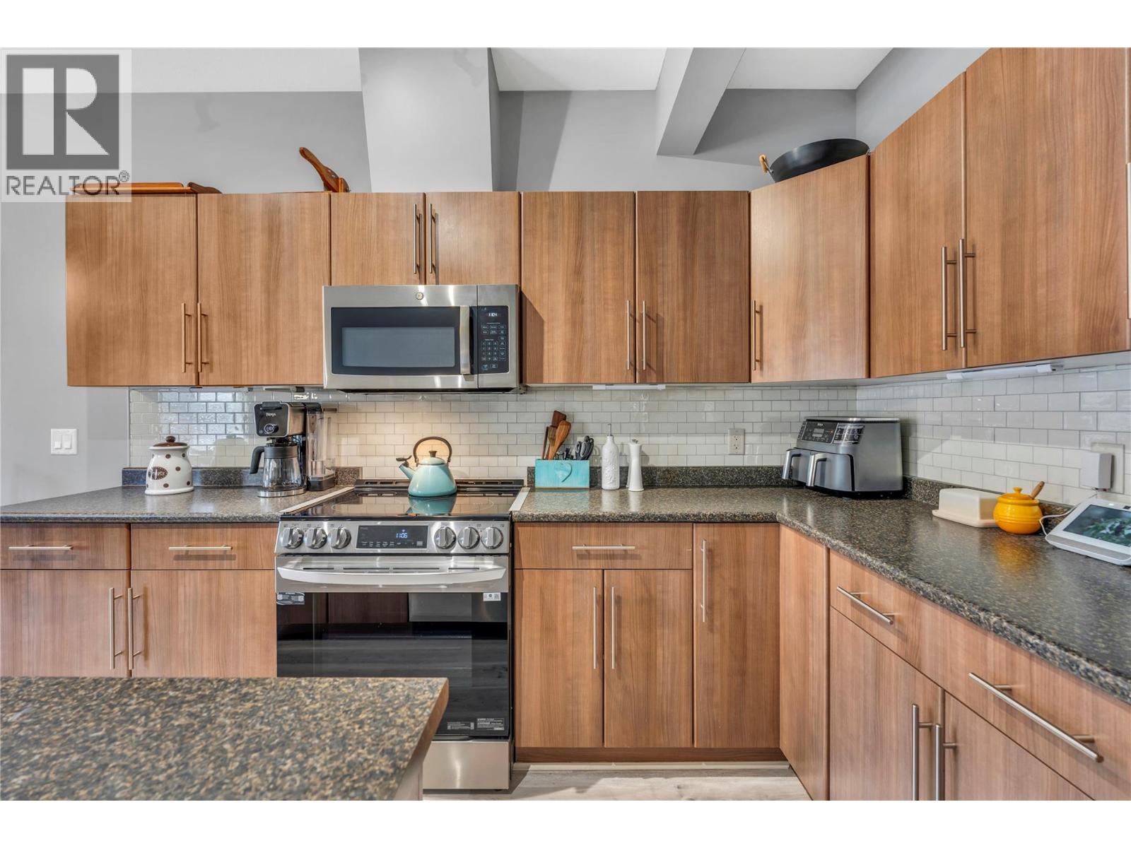 484 Similkameen Avenue Property Photo 17