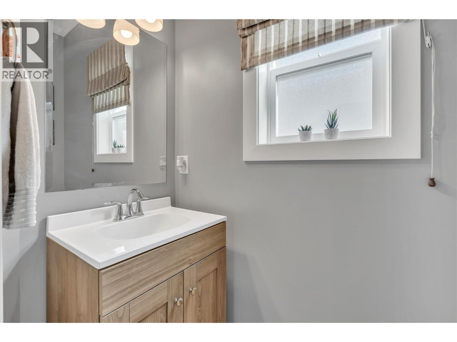 484 Similkameen Avenue Property Photo 35