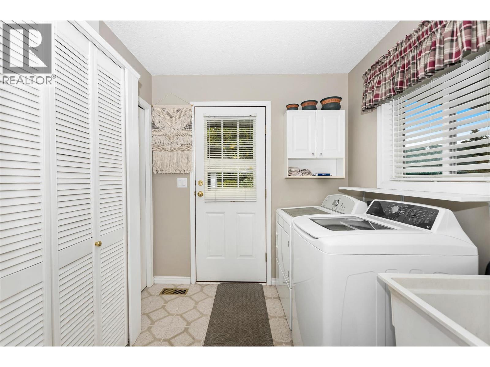 3300 Becker Street Property Photo 12