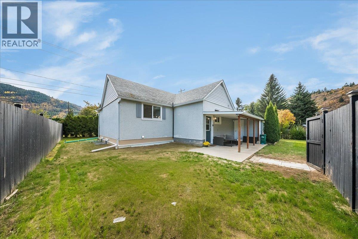 710 10th Avenue Property Photo 3
