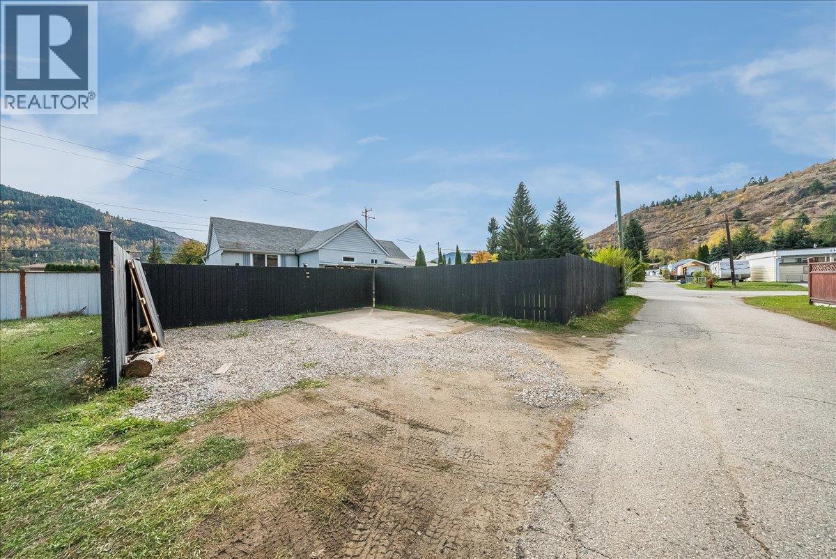 710 10th Avenue Property Photo 35