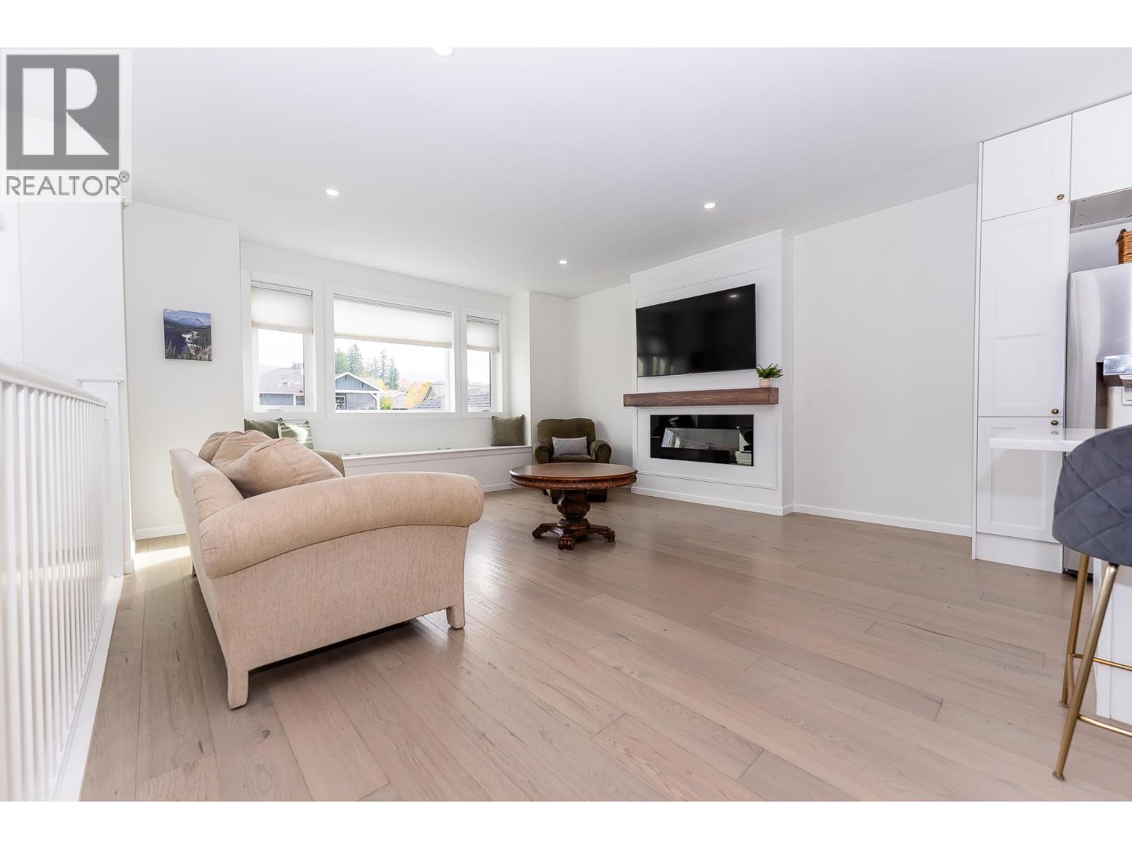 1791 22 Street Ne Property Photo 4