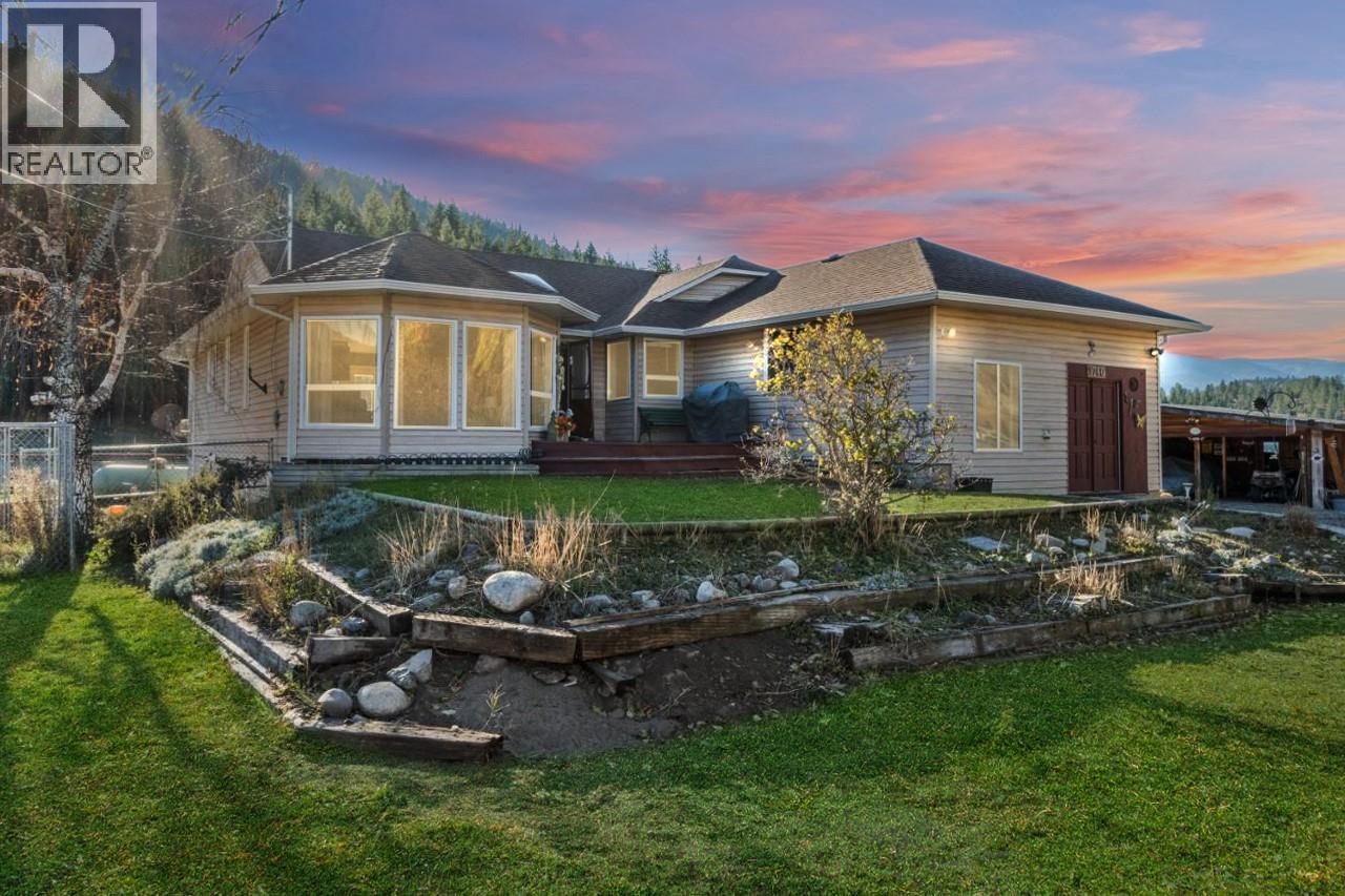 1740 Macaulay Road Property Photo 1