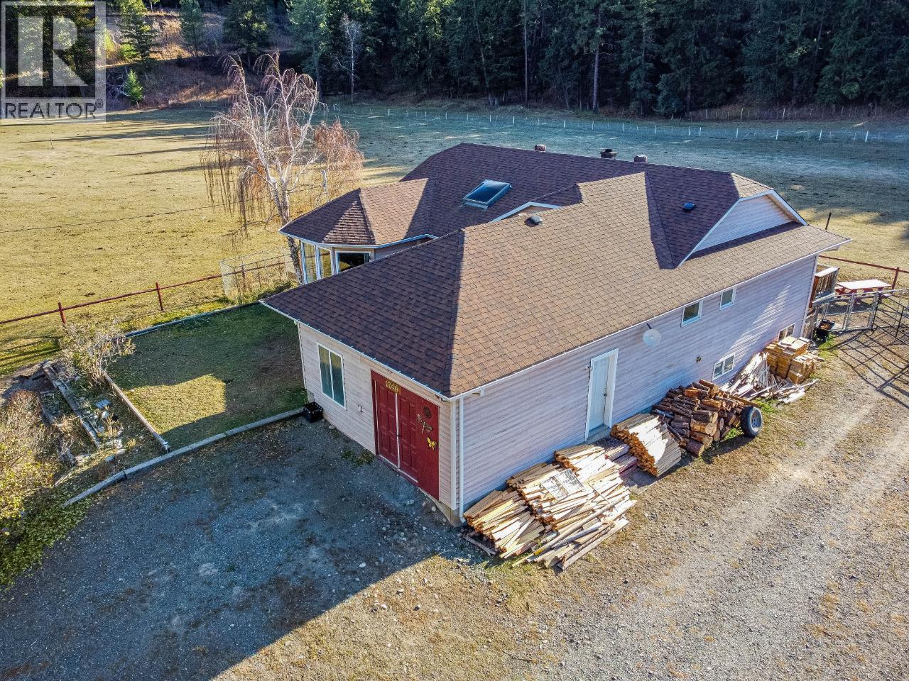 1740 Macaulay Road Property Photo 3