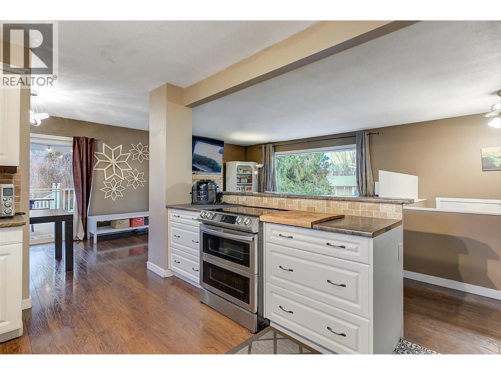 964 Tronson Drive Property Photo 11