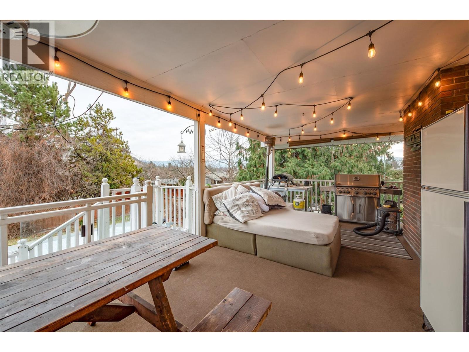 964 Tronson Drive Property Photo 12