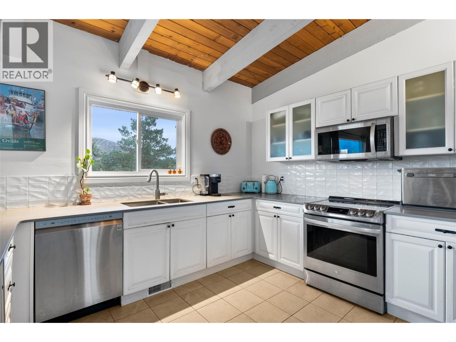 5977 Gardi Road Property Photo 13