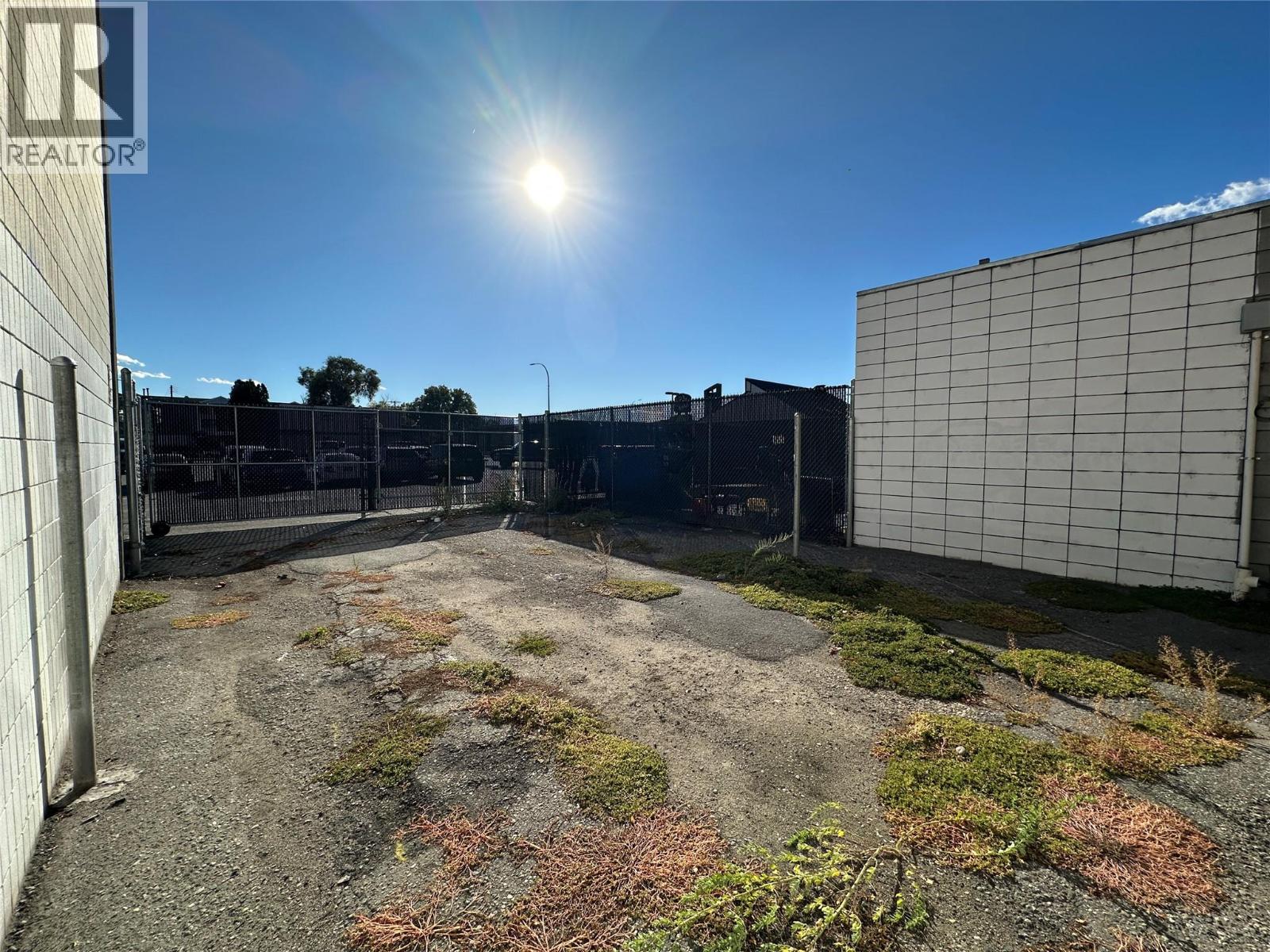 455 & 477 Leon Avenue Property Photo 41