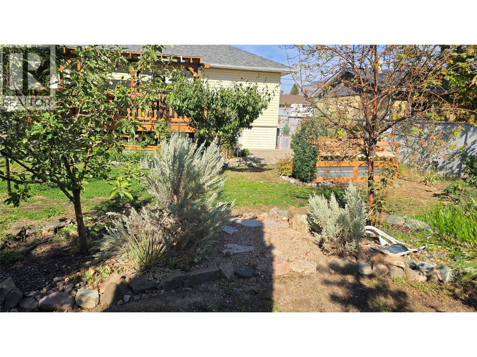 266 Chestnut Avenue Property Photo 4