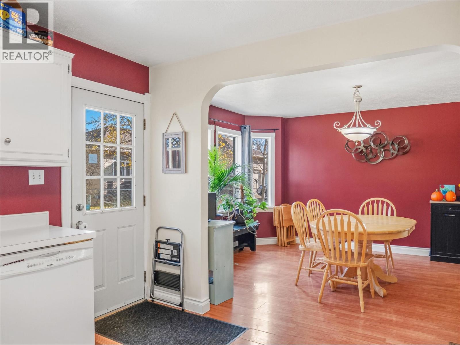 10704 Briarwood Crescent Property Photo 5