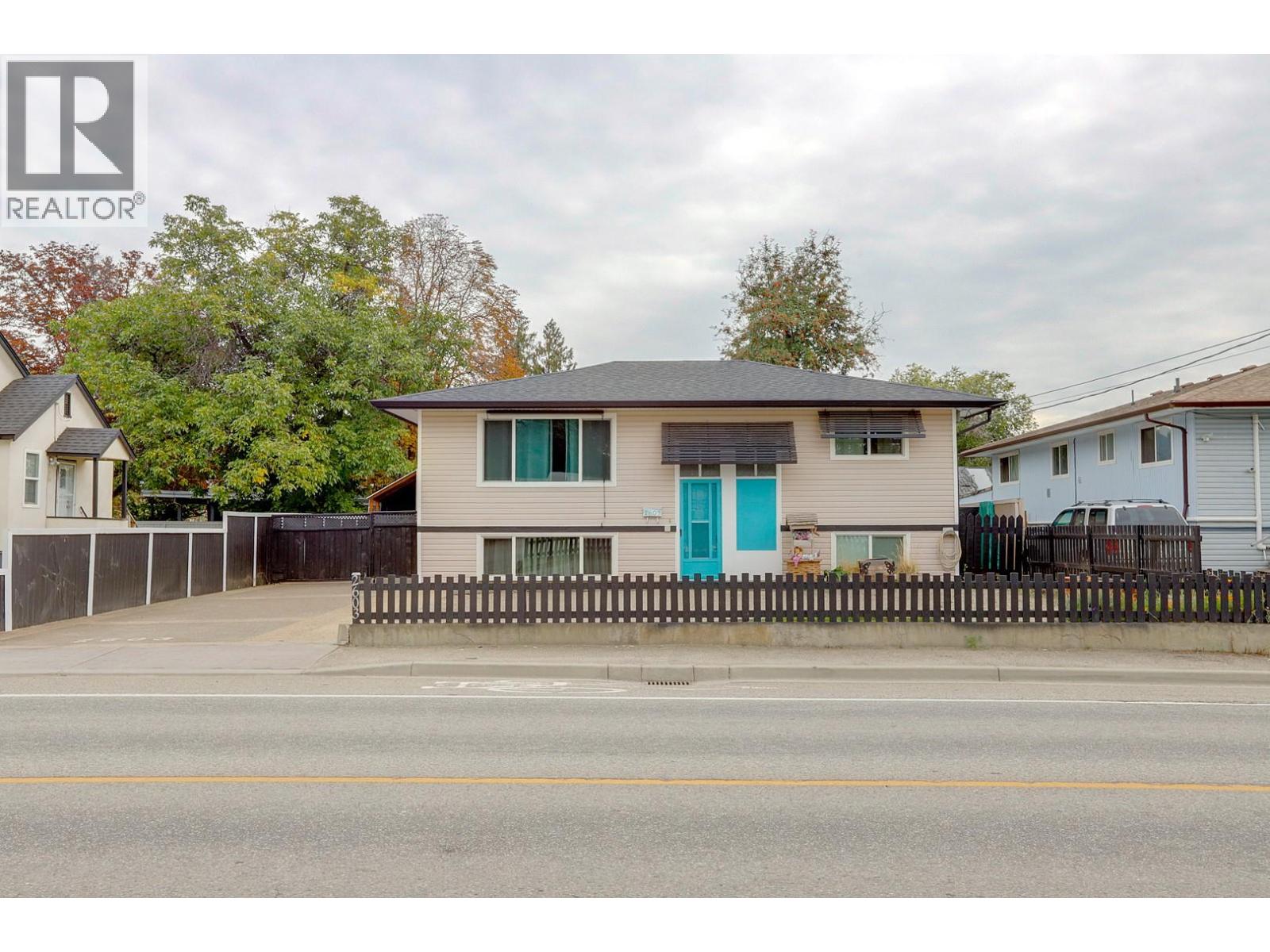 2603 41 Street Property Photo 1