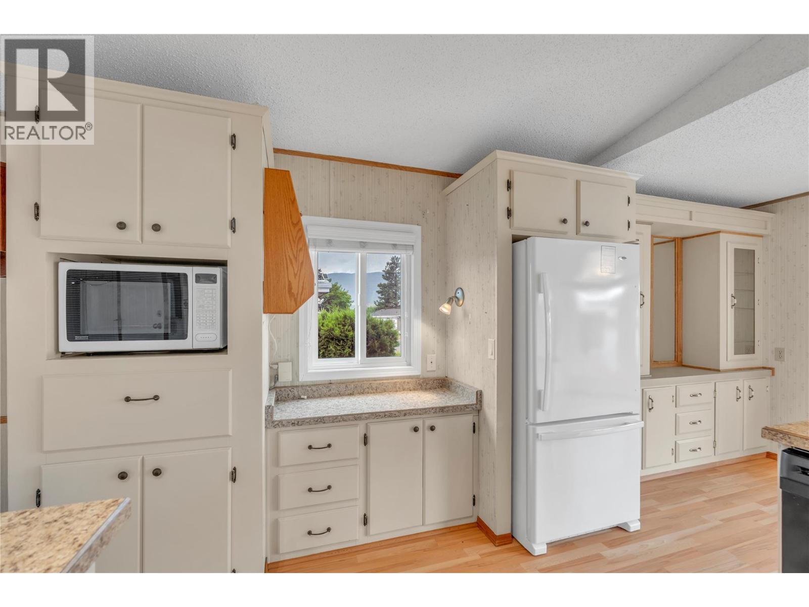 98 Okanagan Avenue E Unit# 25 Property Photo 3