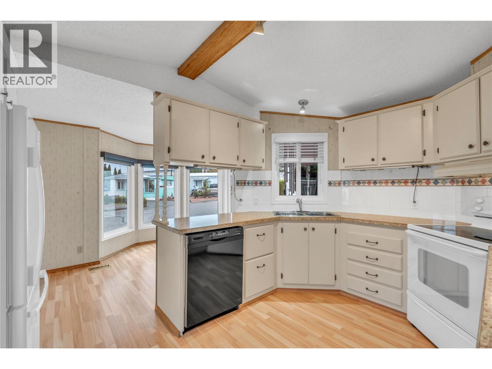 98 Okanagan Avenue E Unit# 25 Property Photo 4