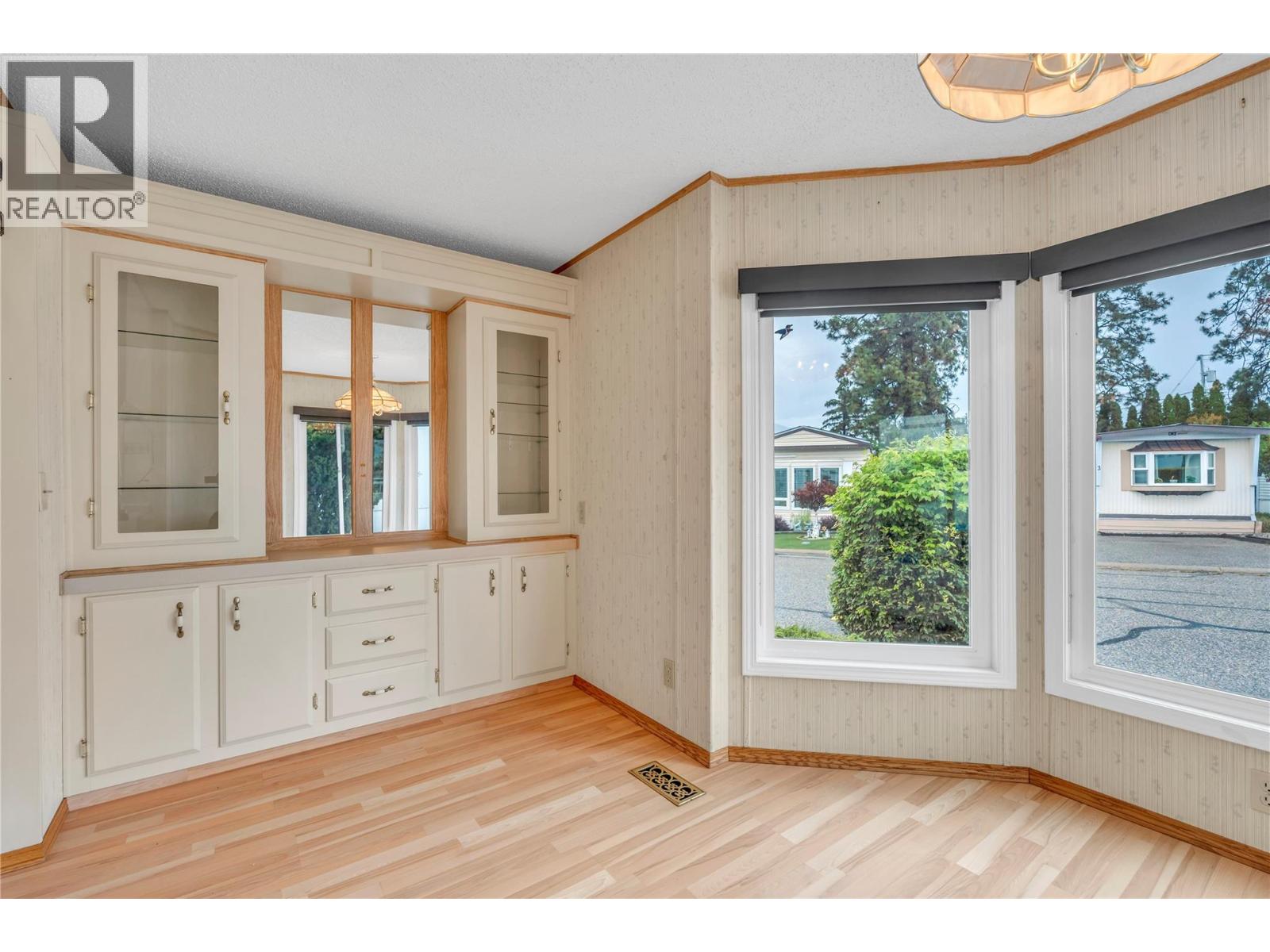 98 Okanagan Avenue E Unit# 25 Property Photo 6
