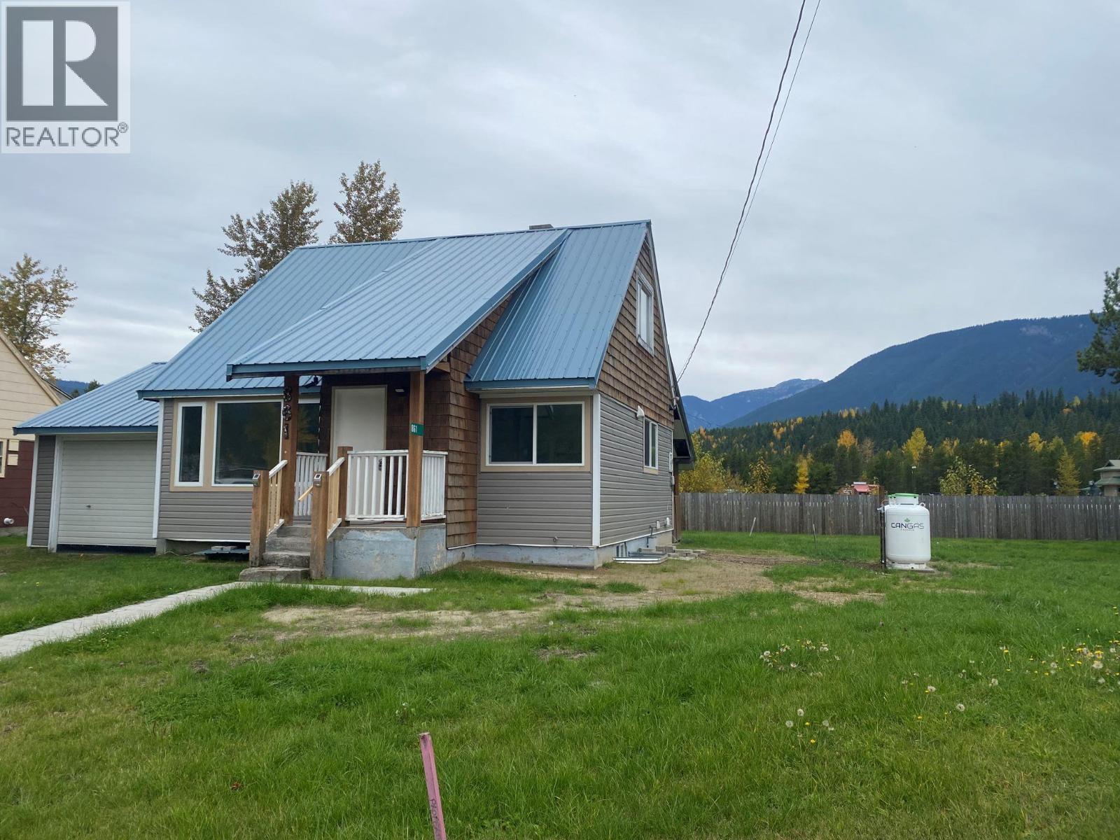 861 Cedar Street Property Photo 1