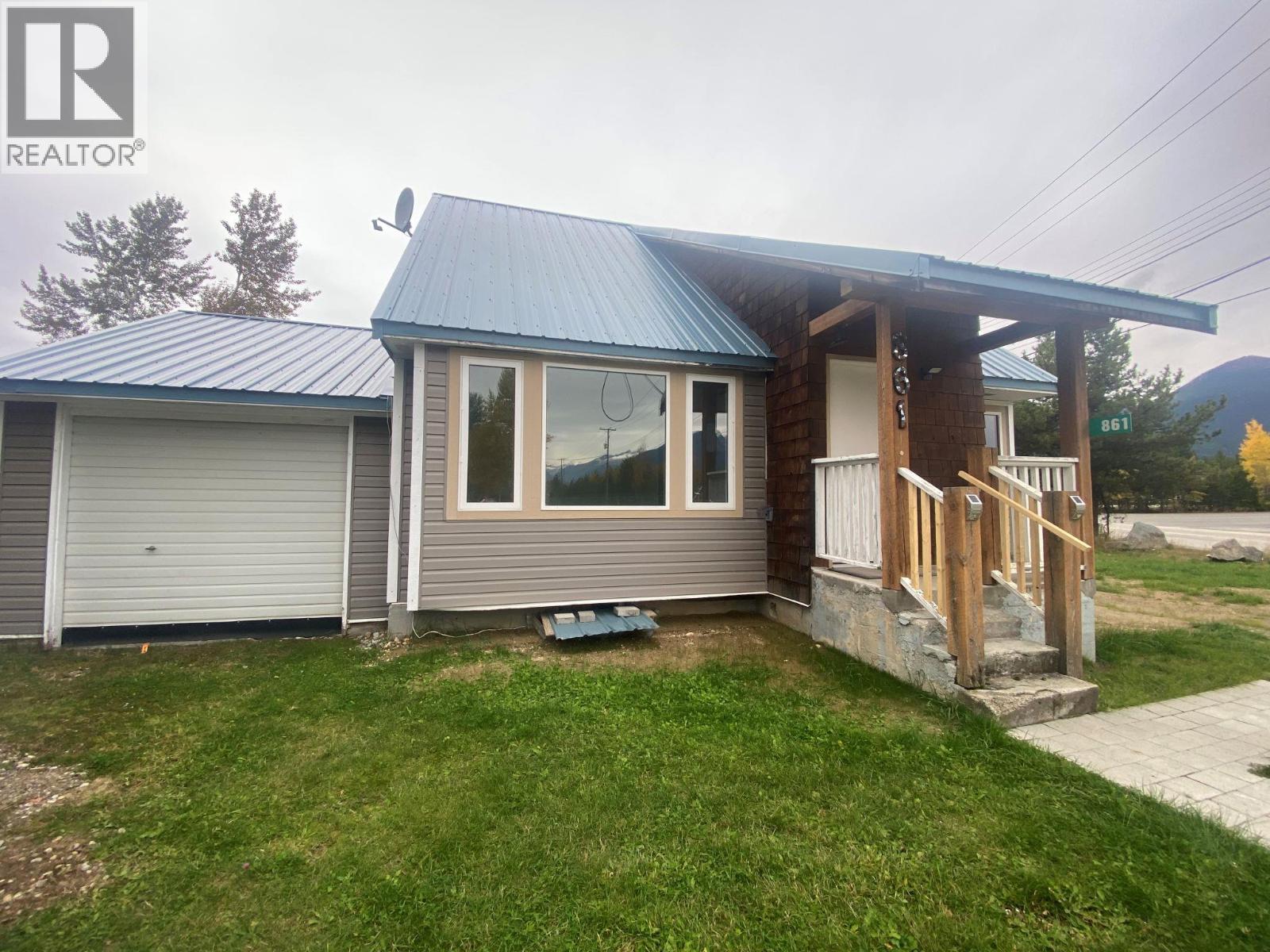 861 Cedar Street Property Photo 2
