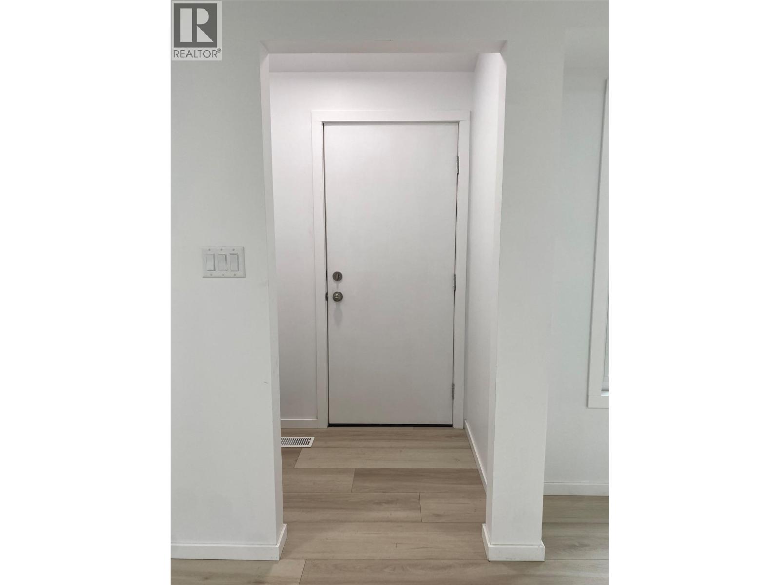 861 Cedar Street Property Photo 3