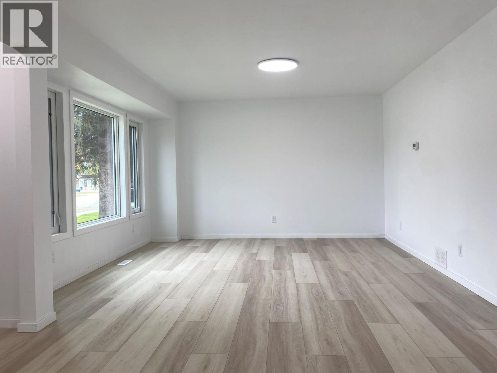 861 Cedar Street Property Photo 5