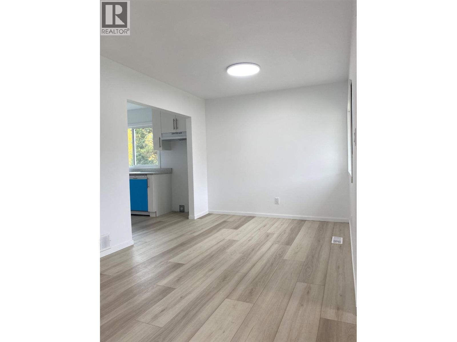 861 Cedar Street Property Photo 6