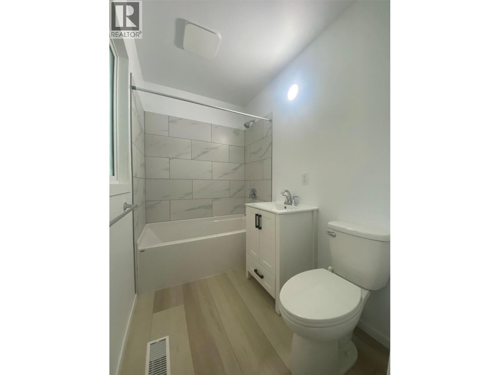 861 Cedar Street Property Photo 9
