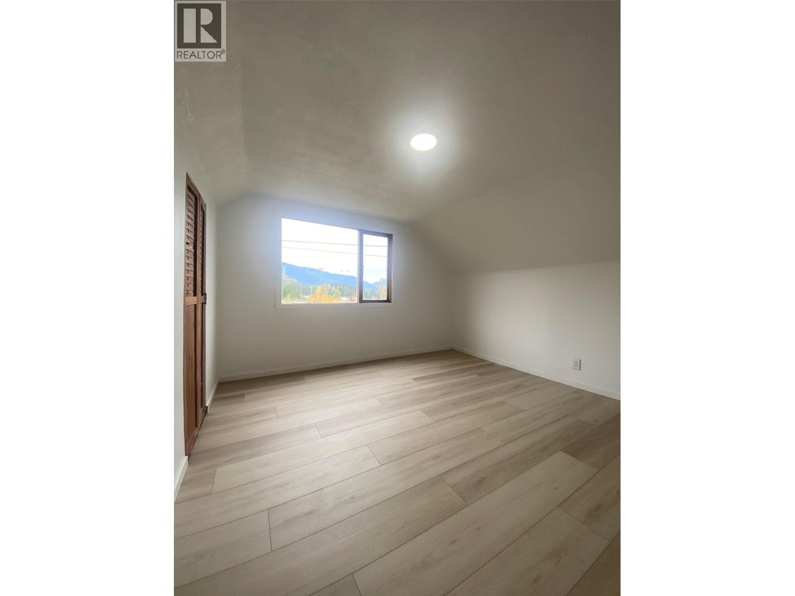 861 Cedar Street Property Photo 12