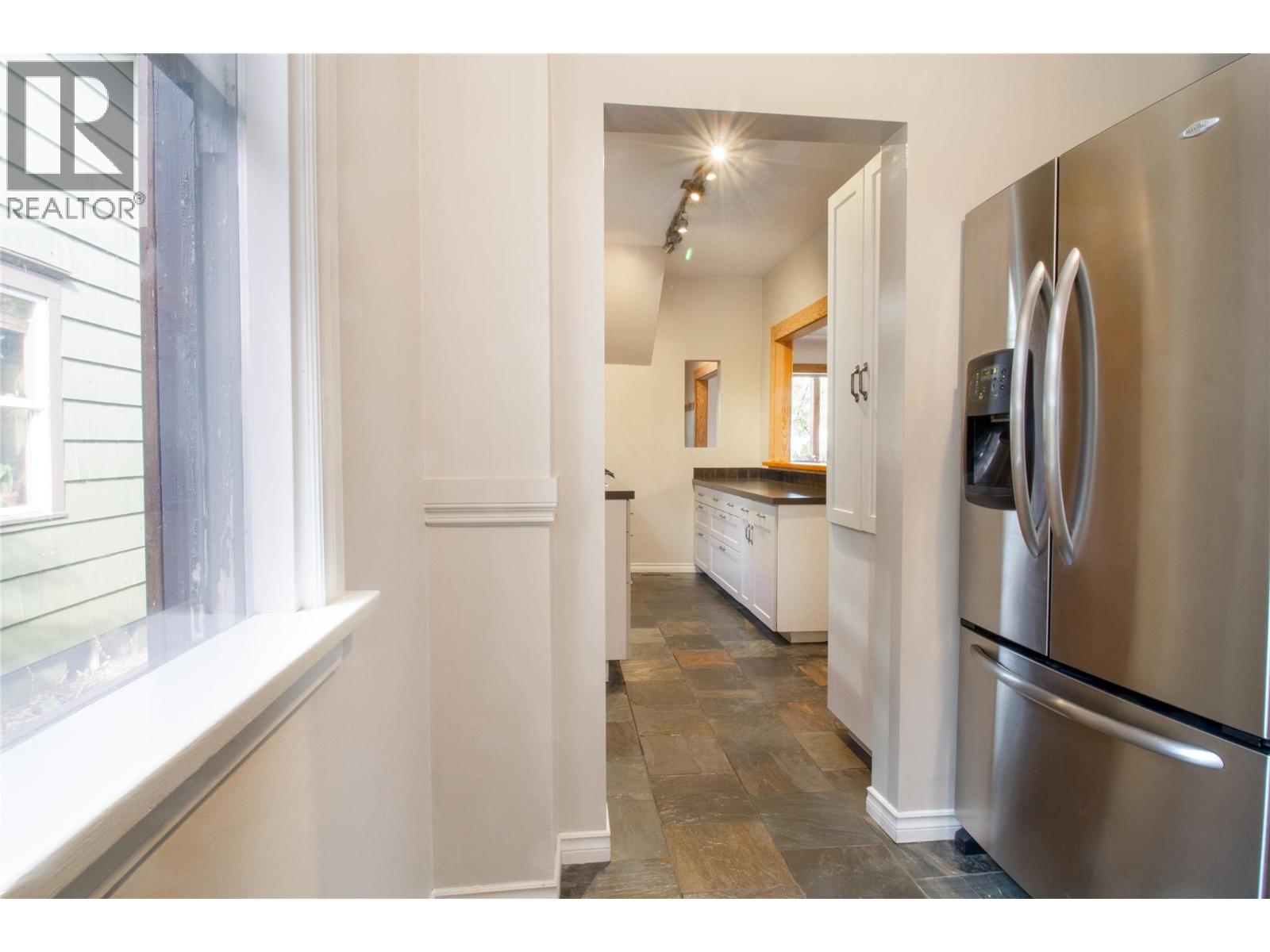 215 Sixth Street E Property Photo 14