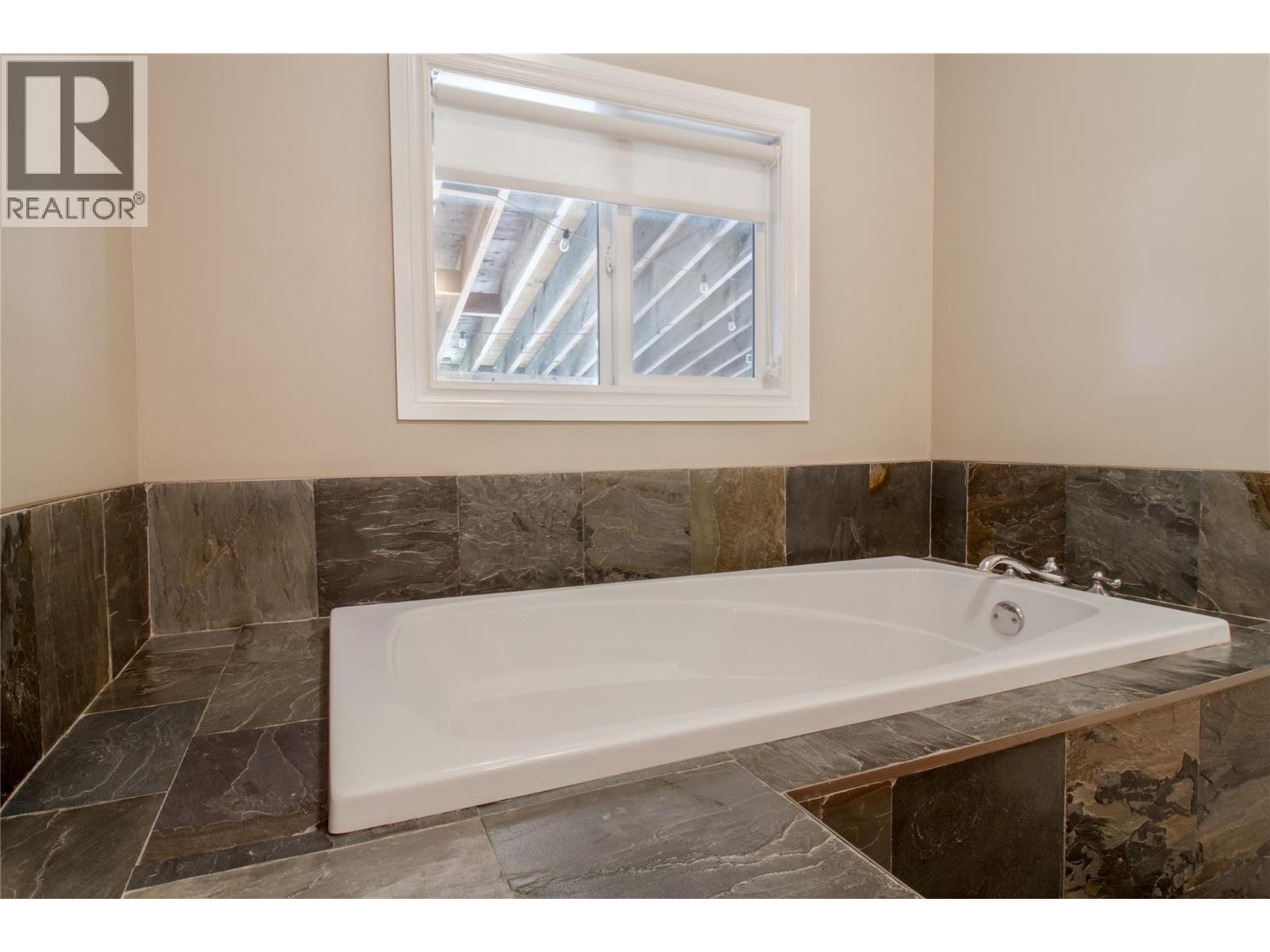 215 Sixth Street E Property Photo 17