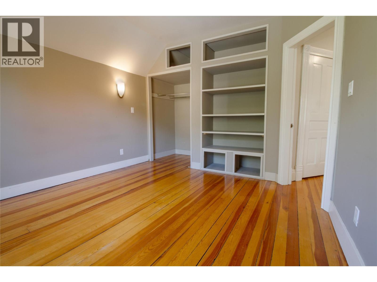 215 Sixth Street E Property Photo 23
