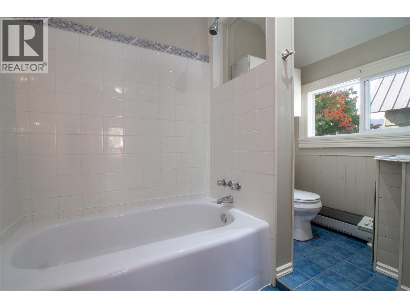 215 Sixth Street E Property Photo 29