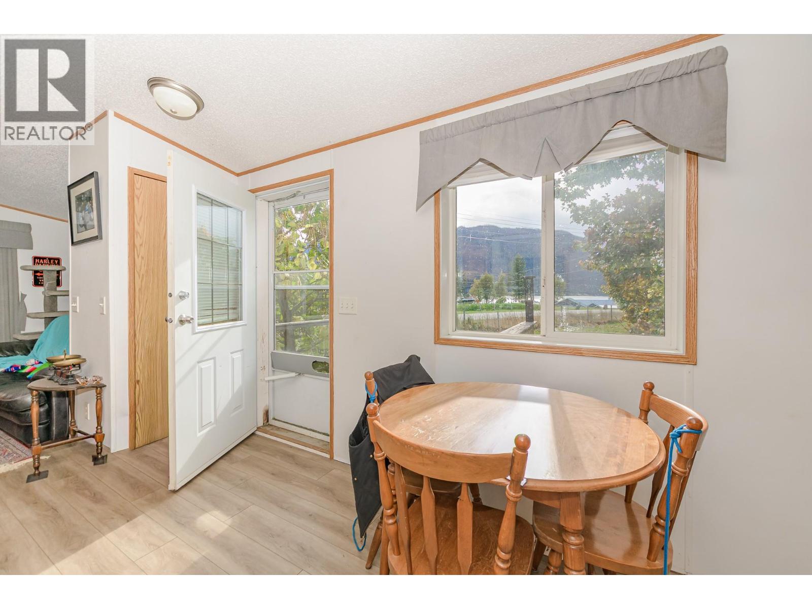 2841 Simpson Road Property Photo 7