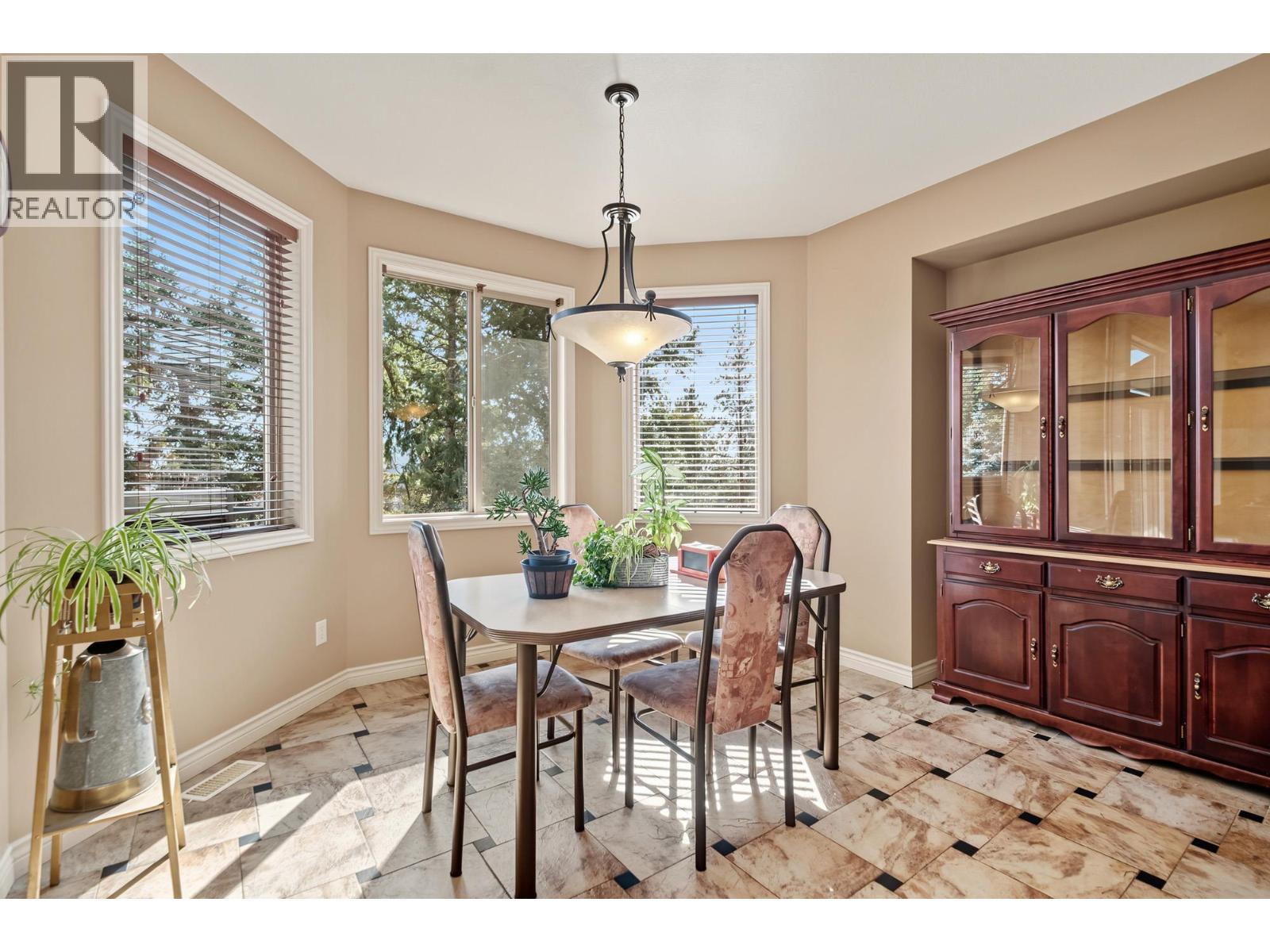 2405 Cobblestone Road Property Photo 14