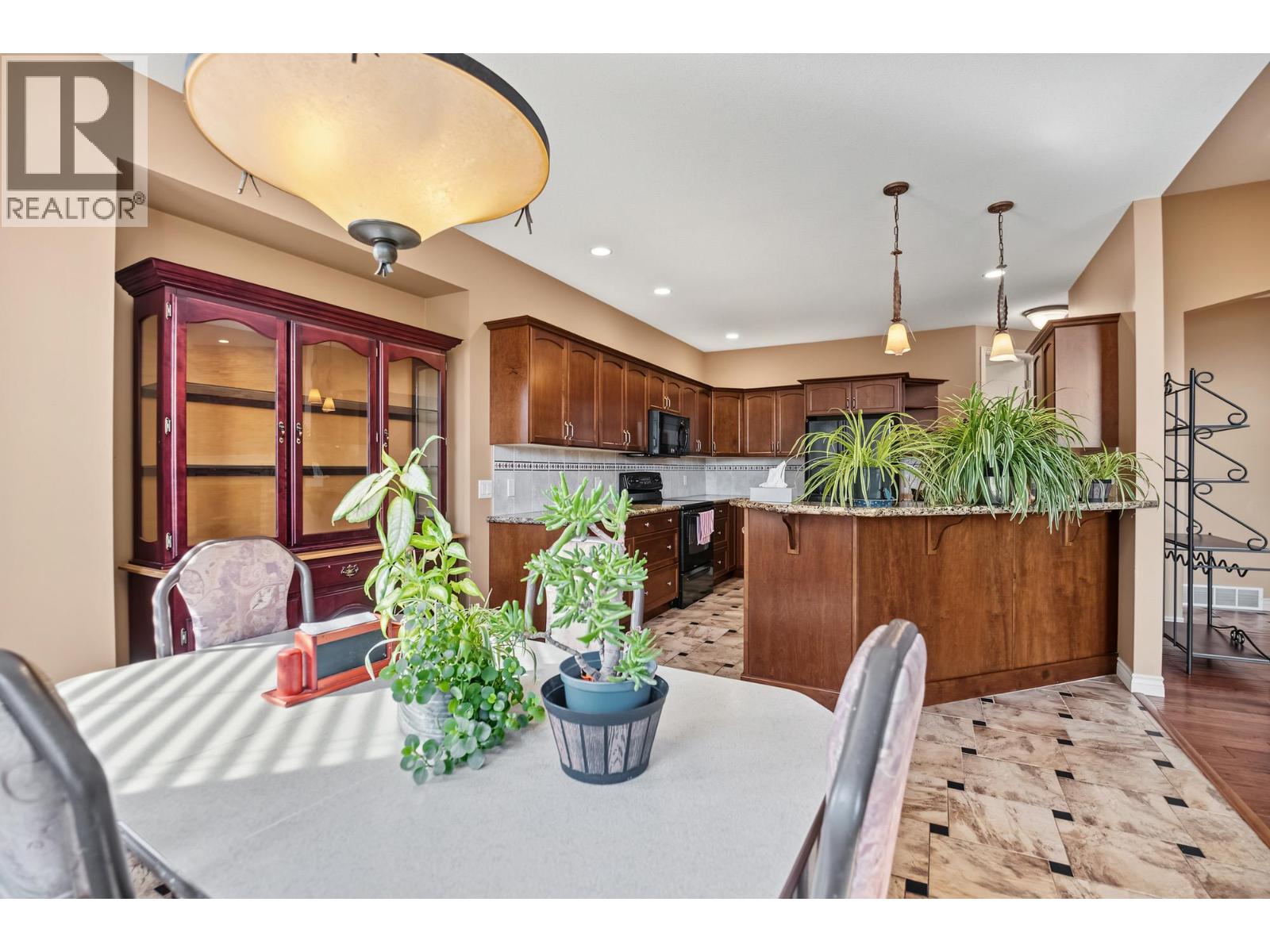 2405 Cobblestone Road Property Photo 16