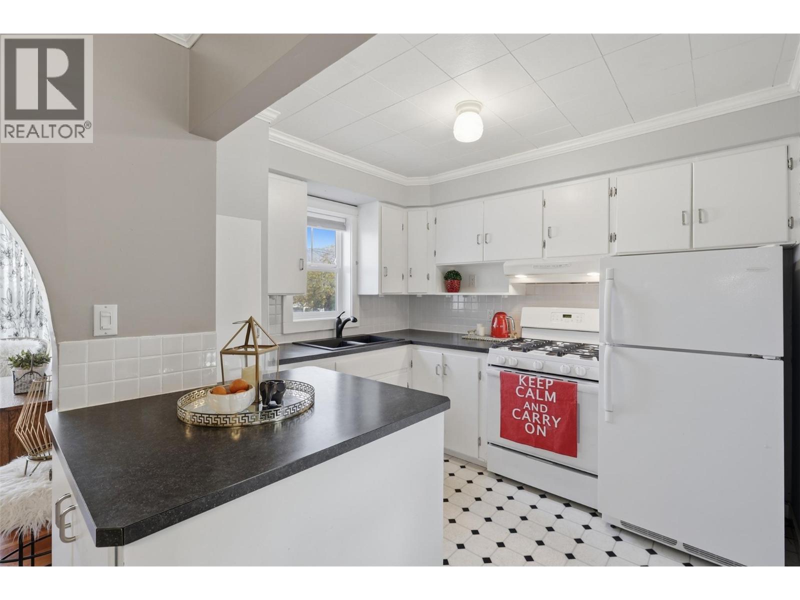 1233 Pine Street Property Photo 11