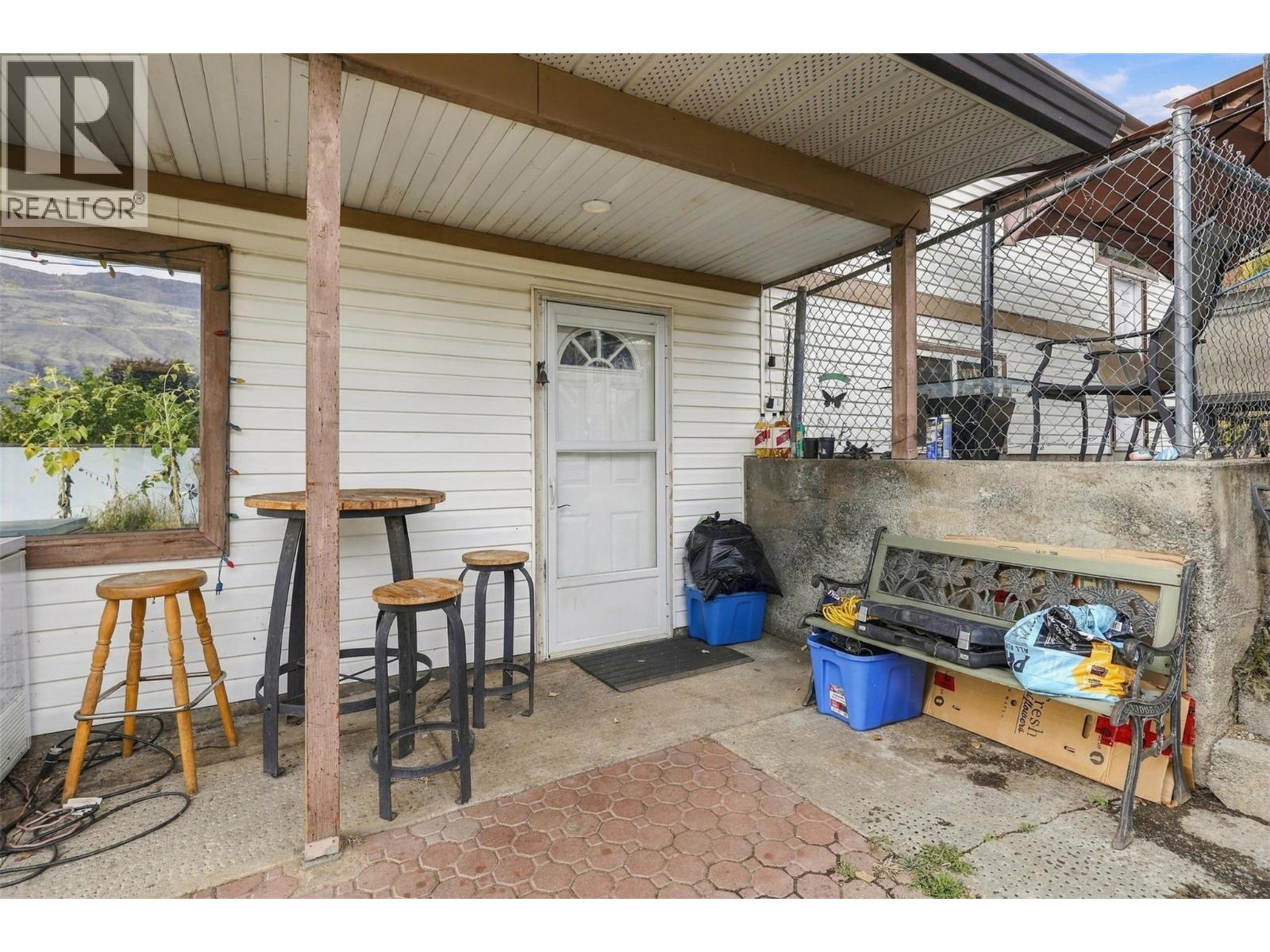 894 Mayne Road Property Photo 4