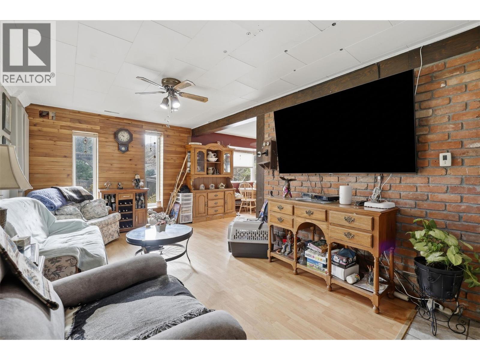 894 Mayne Road Property Photo 10