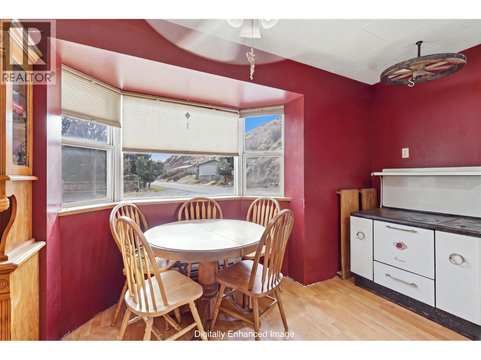 894 Mayne Road Property Photo 11
