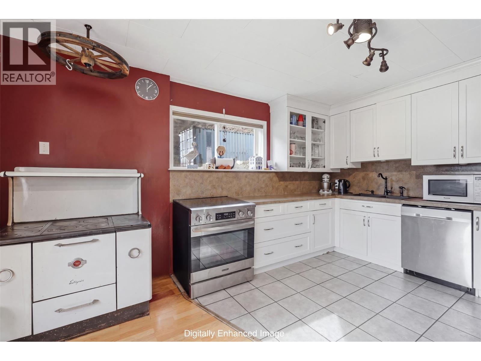 894 Mayne Road Property Photo 14