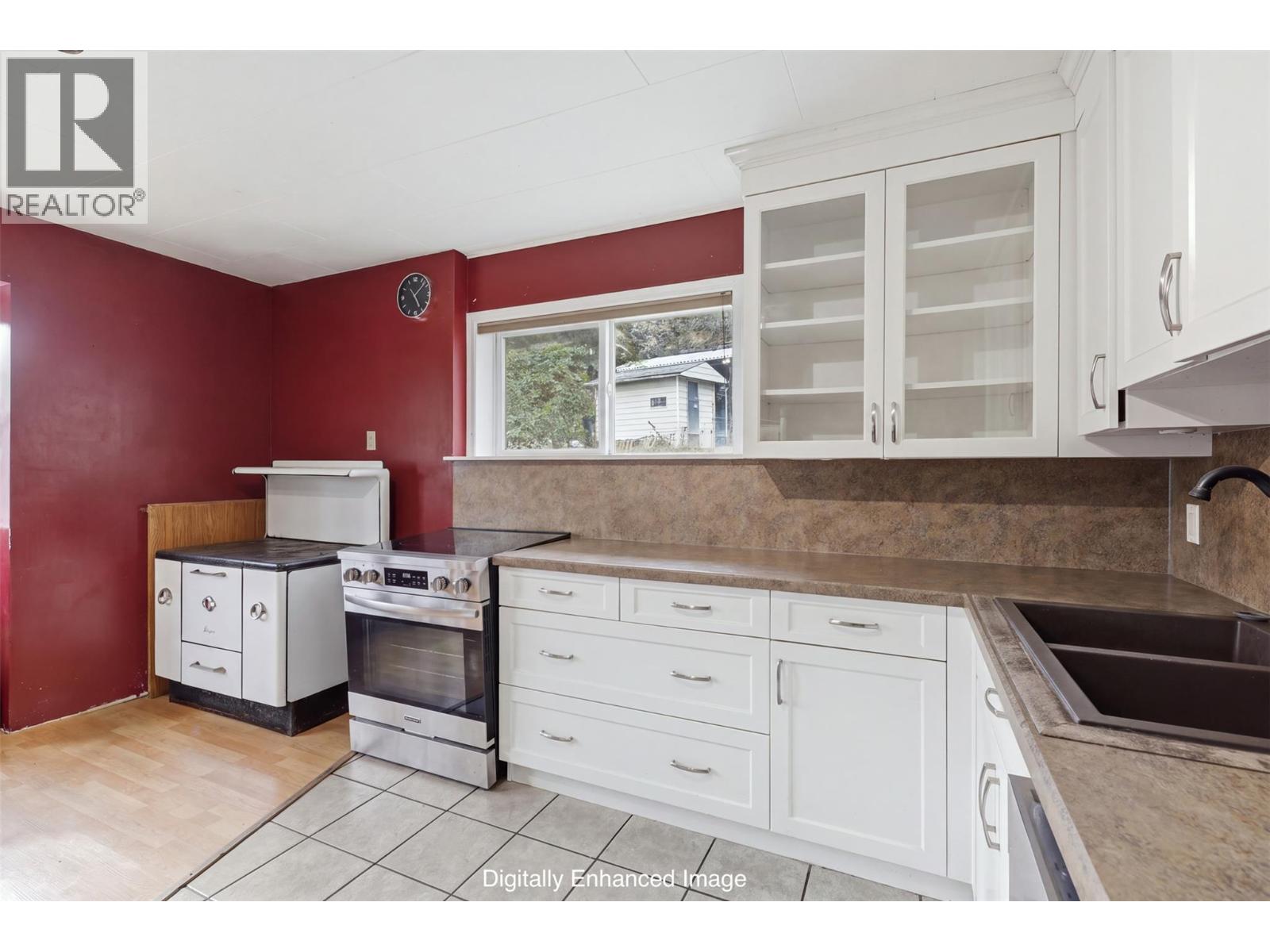 894 Mayne Road Property Photo 15