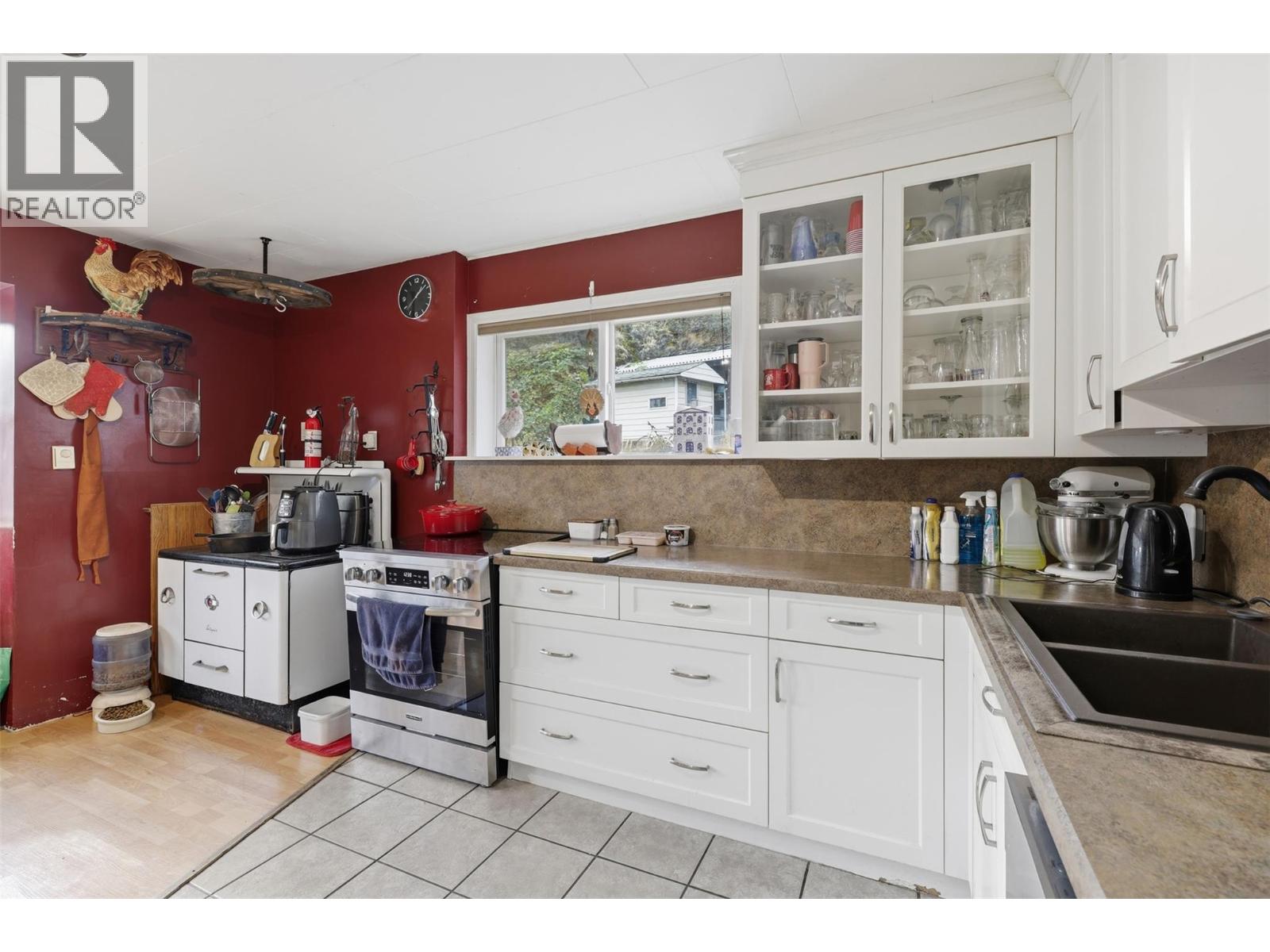 894 Mayne Road Property Photo 16