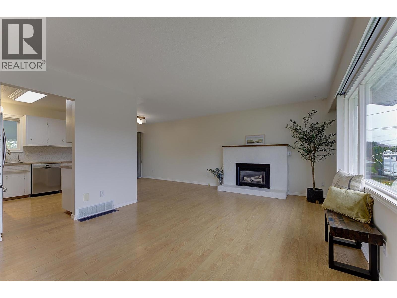 430 Perth Road Property Photo 7