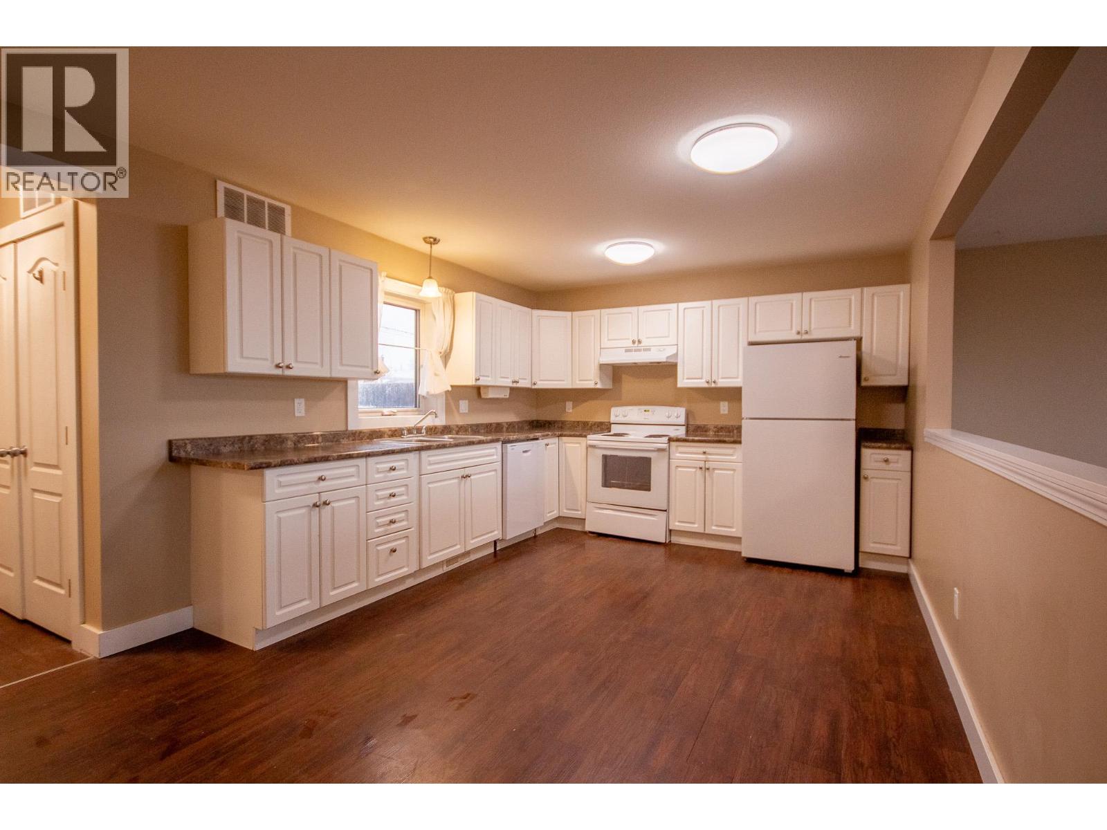 1536 96 Avenue Property Photo 2