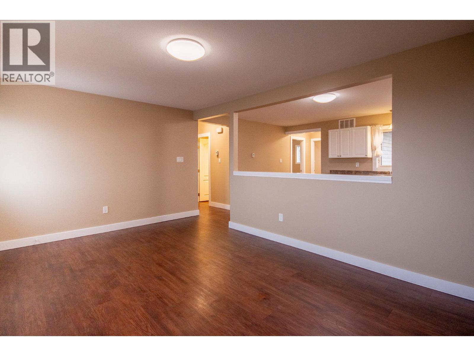 1536 96 Avenue Property Photo 5