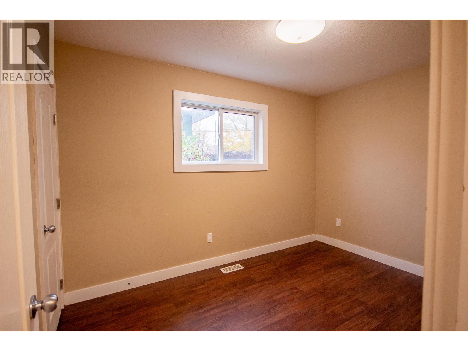 1536 96 Avenue Property Photo 9